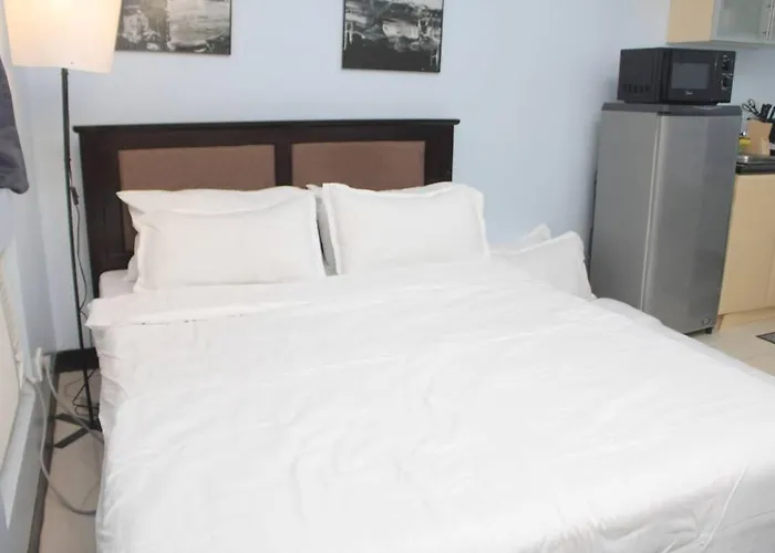 A2j Executive Near Venice Mall Bgc * Manila
