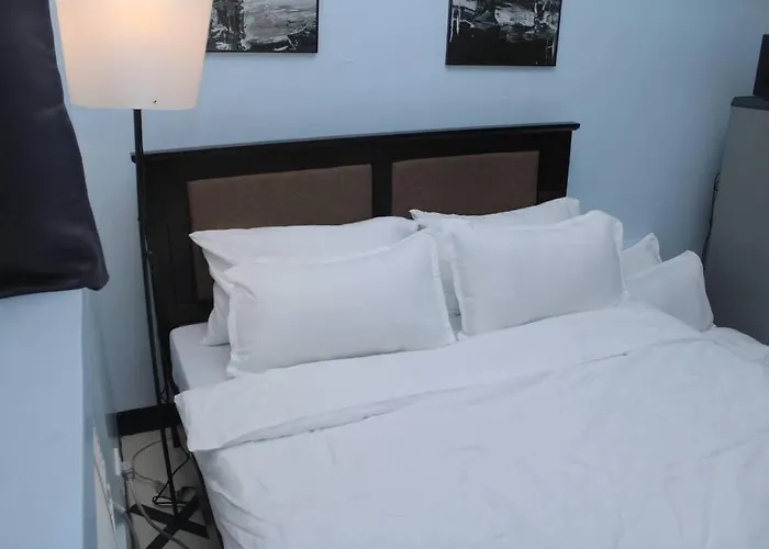 A2j Executive Near Venice Mall Bgc Apartment
