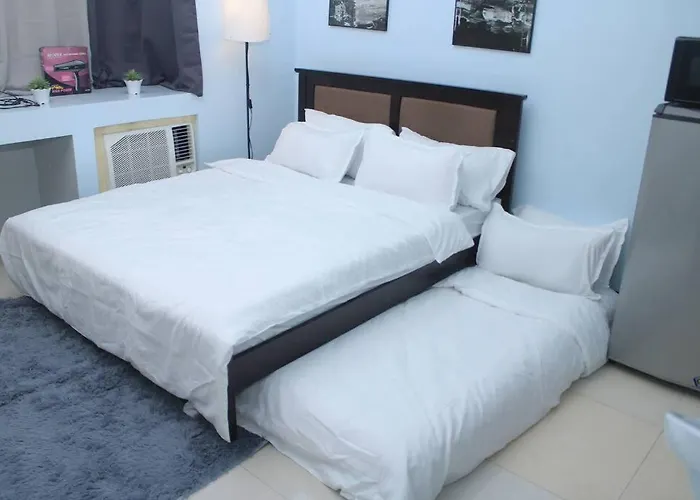 Apartment A2j Executive Near Venice Mall Bgc *