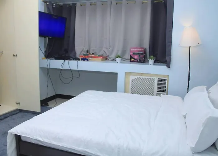 A2j Executive Near Venice Mall Bgc *