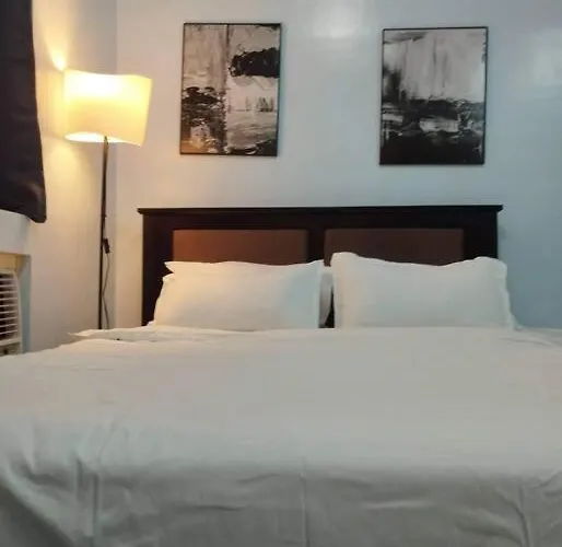 A2j Executive Near Venice Mall Bgc Apartment *